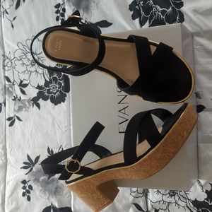Evans Brand 12 Wide platform sole and heel sandal.